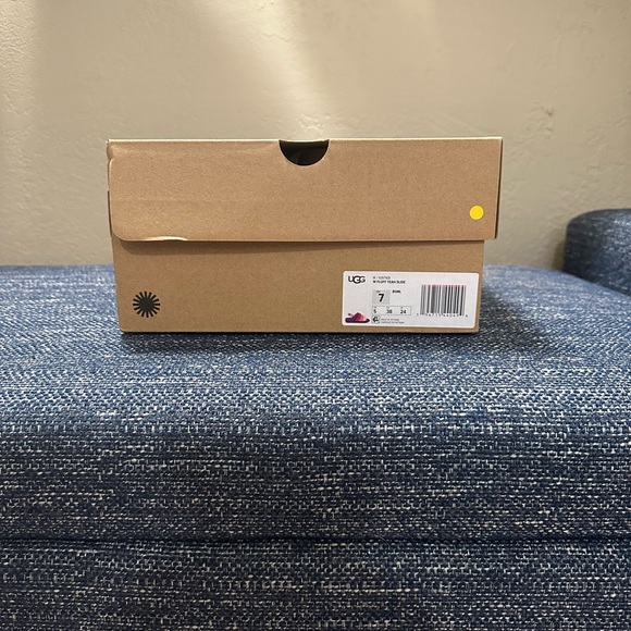 UGG Fluff Yeah Slides - Picture 2 of 9